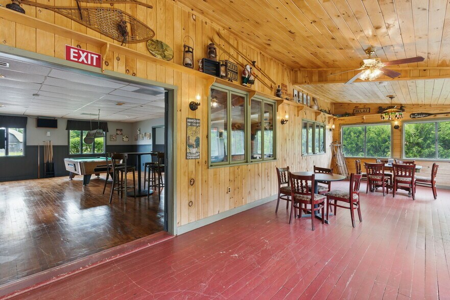 More Photos Of 200 Worthington Rd, Huntington Restaurant For Sale