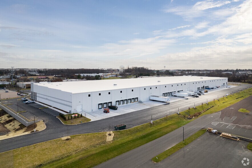More Photos Of 350 Ivyland Rd, Warminster Township Manufacturing For Lease