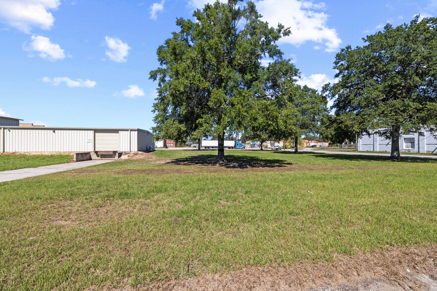 More Photos Of 122 E Laurel St, Mullins Industrial For Sale