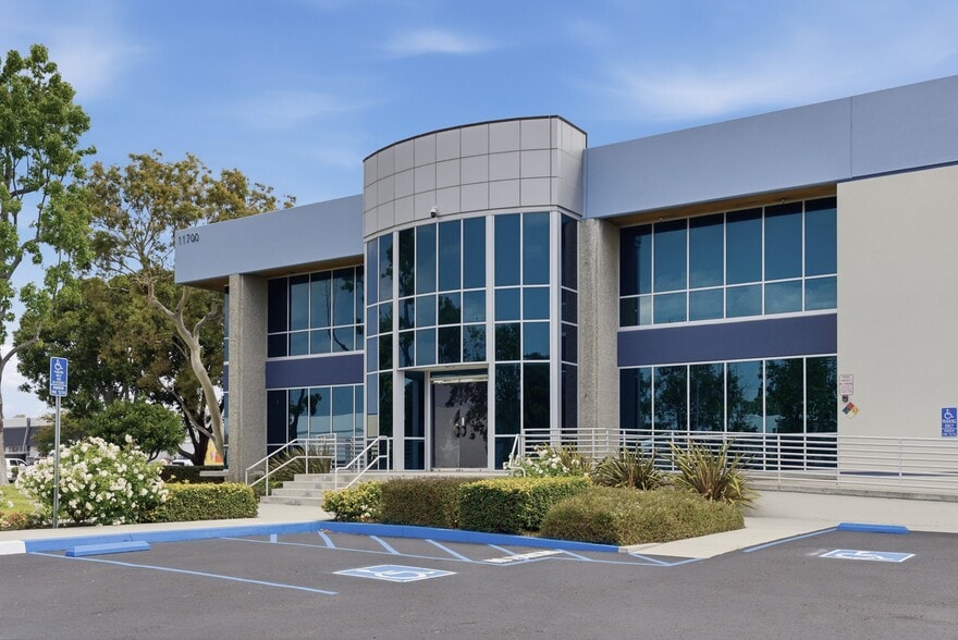 More Photos Of 11700 Monarch St, Garden Grove Warehouse For Sale