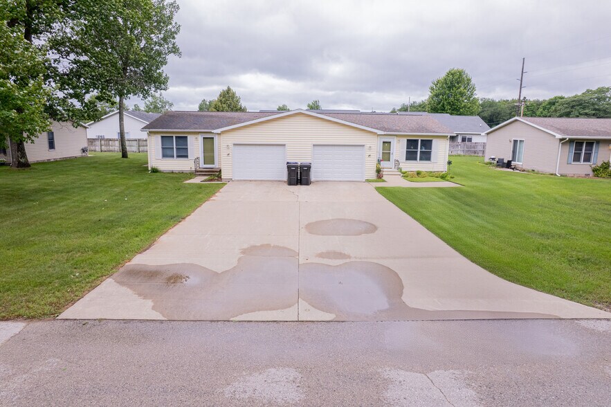 More Photos Of 1 Cambridge Dr, Gladstone Multifamily For Sale