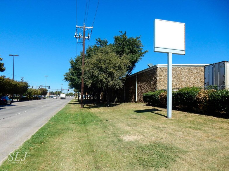 More Photos Of 15200 Midway Rd, Addison Warehouse For Lease