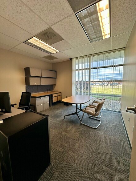 More Photos Of 2121 SW Chelsea Dr, Topeka Flex For Sale