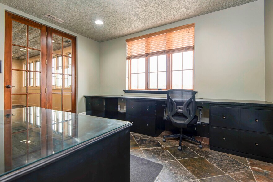 More Photos Of 1531 E Bradford Pky, Springfield Medical For Sale