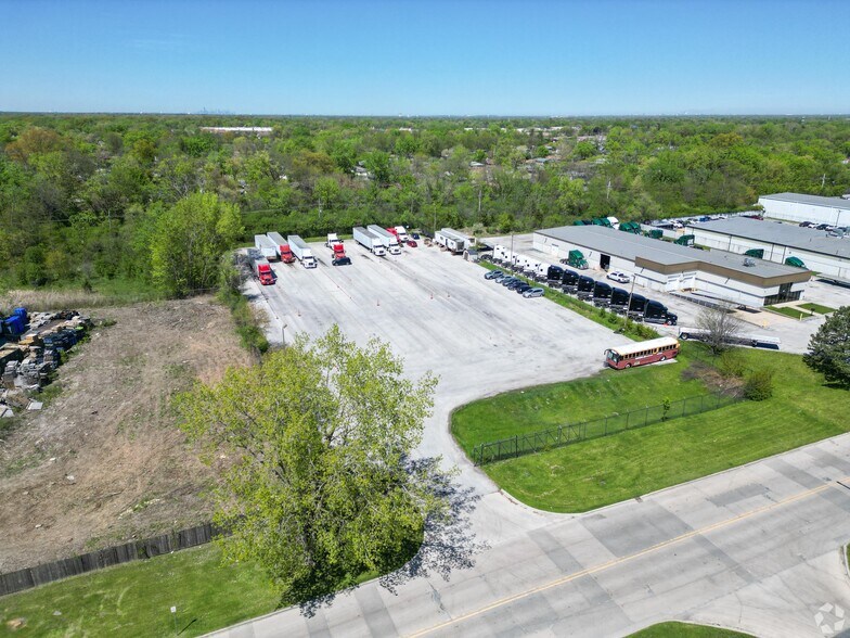 More Photos Of 68 North St, Park Forest Parking Lot For Sale