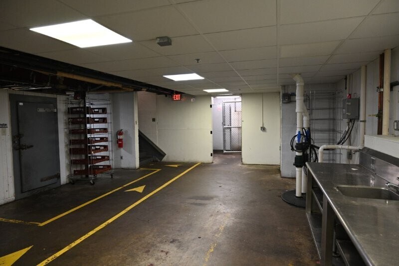 More Photos Of 517 S 4th St, Springfield General Retail For Sale