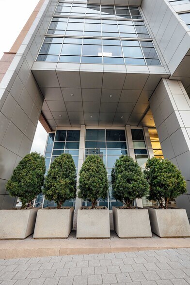 More Photos Of 400 Convention St, Baton Rouge Office For Lease