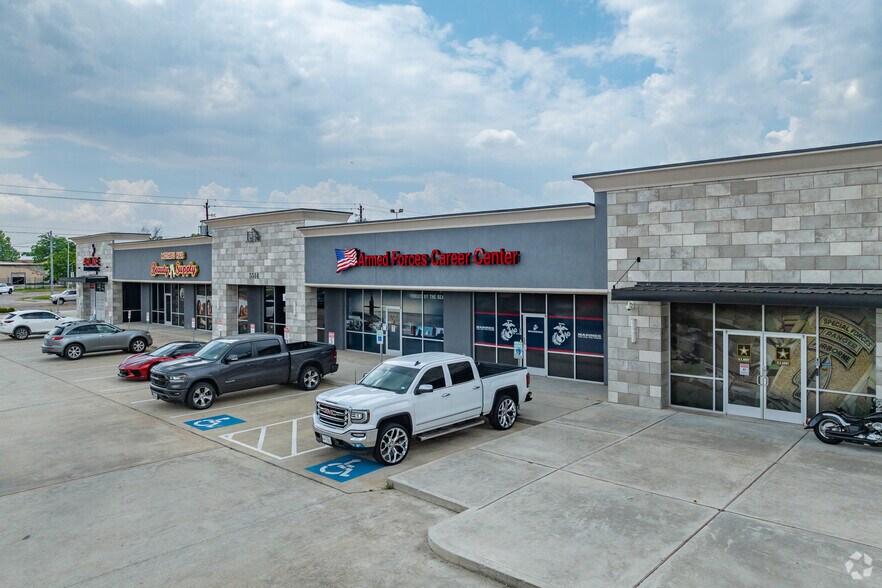 More Photos Of 239 W Tidwell Rd, Houston Storefront Retail Office For Lease