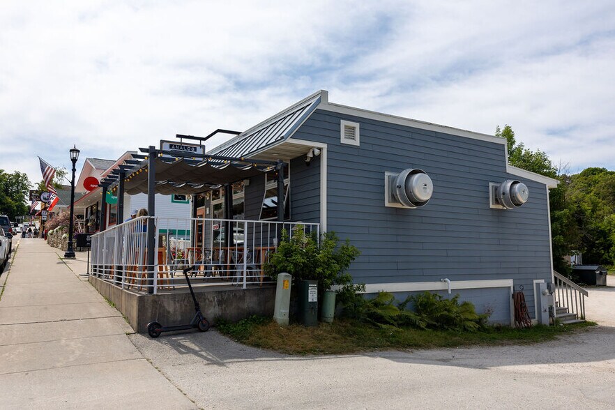 More Photos Of 10649 Bay Shore Dr, Sister Bay Restaurant For Sale