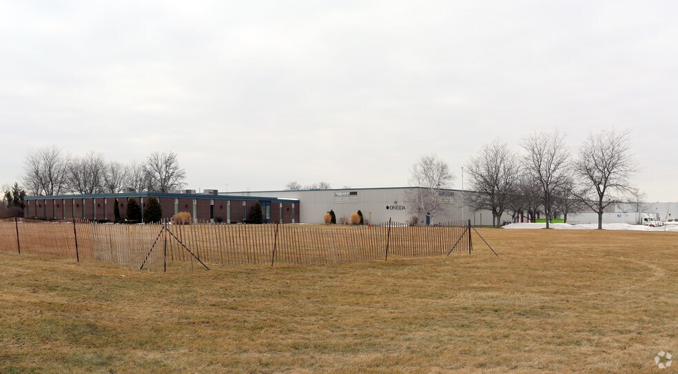 More Photos Of 8699 Stanley Ave, Niagara Falls Warehouse For Lease