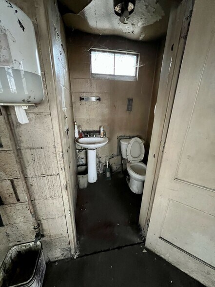 More Photos Of 2400 Ligonier St, Latrobe Auto Repair For Sale