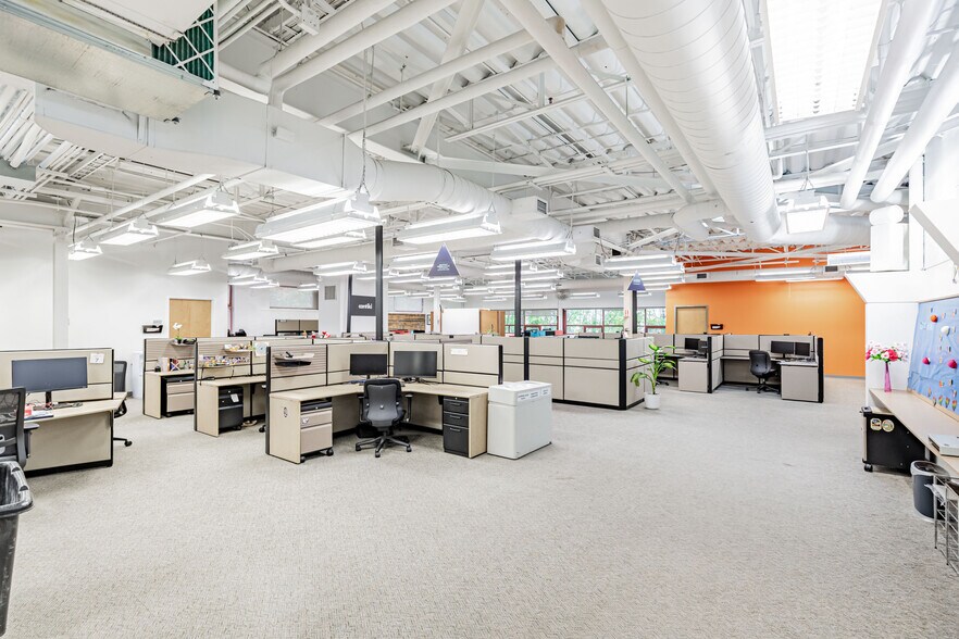 More Photos Of 33 Kern Rd, Toronto Light Distribution For Sale