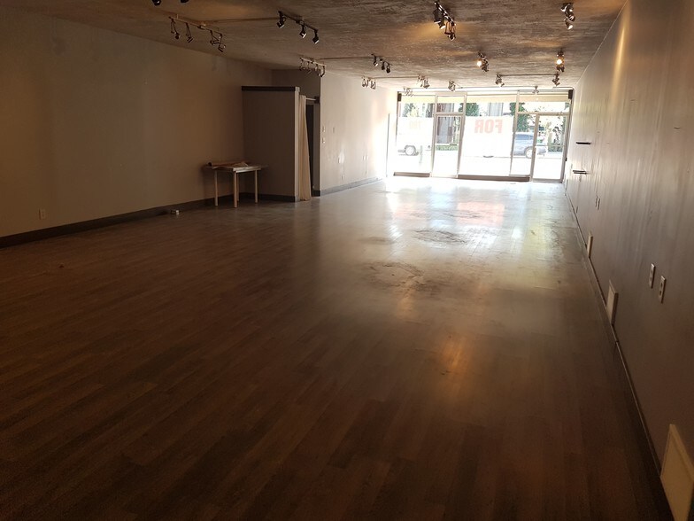 More Photos Of 10838-10842 124th St NW, Edmonton Storefront For Sale