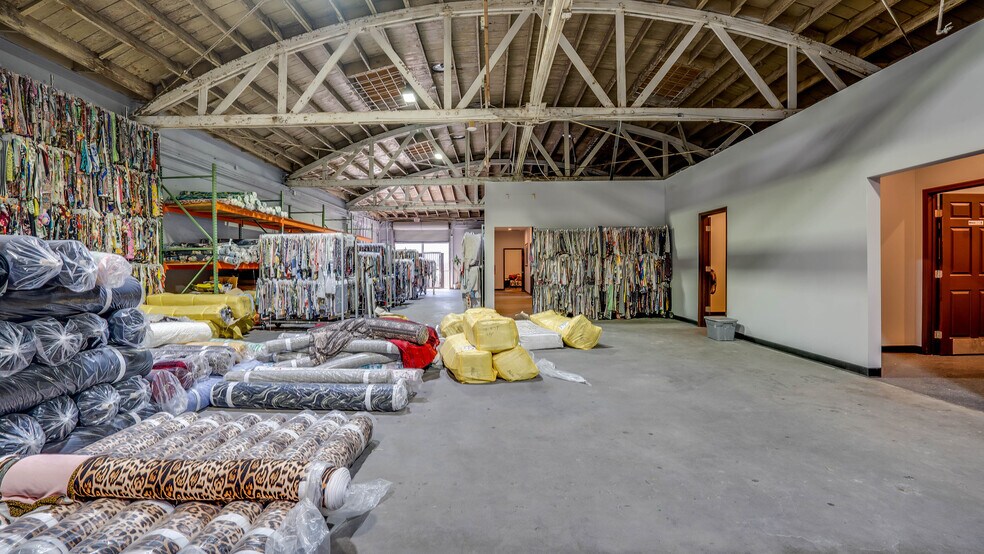More Photos Of 3232 E Olympic Blvd, Los Angeles Warehouse For Lease