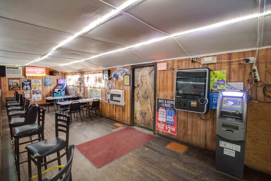 More Photos Of 20861 IL-100, Fieldon Specialty For Sale