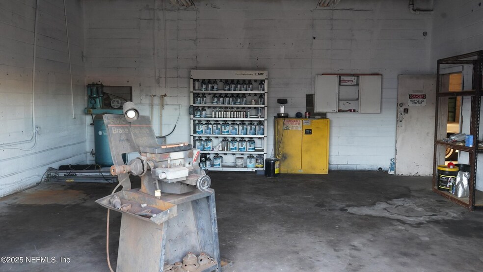 More Photos Of 3366 Philips Hwy, Jacksonville General Retail For Lease