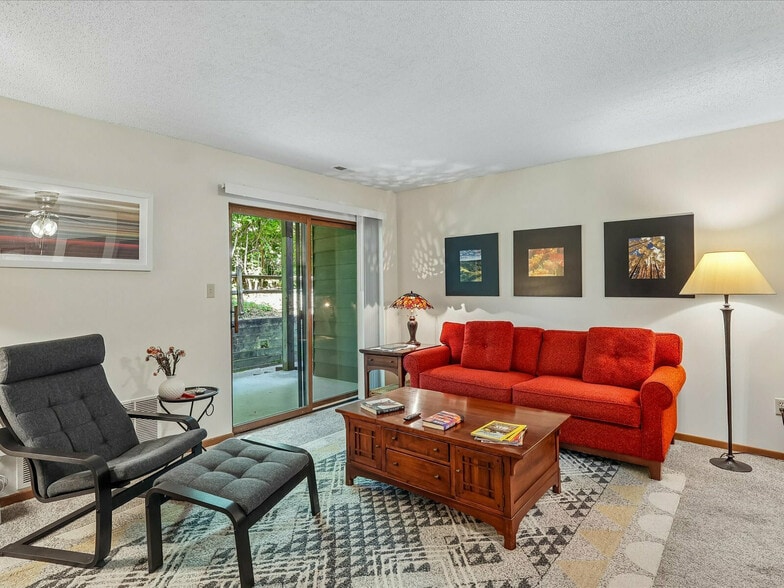 More Photos Of 1620 Vine St, West Des Moines Apartments For Sale