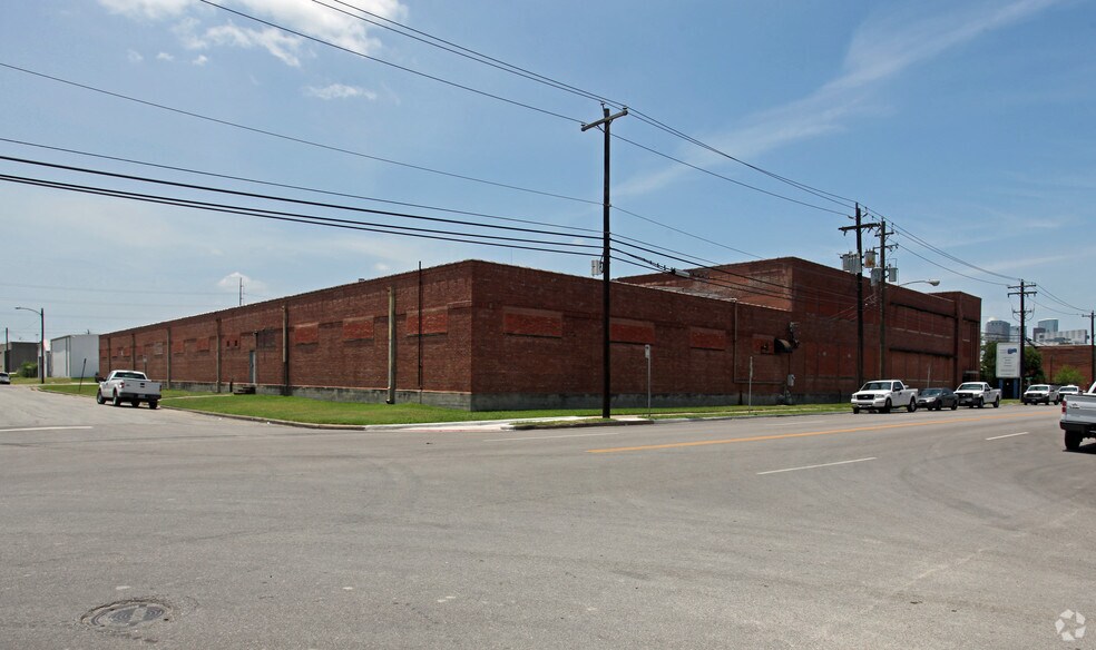 More Photos Of 2910 McKinney St, Houston Warehouse For Lease