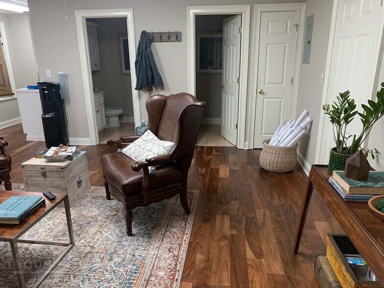 More Photos Of 102 Commons Blvd, Piedmont Office Residential For Lease