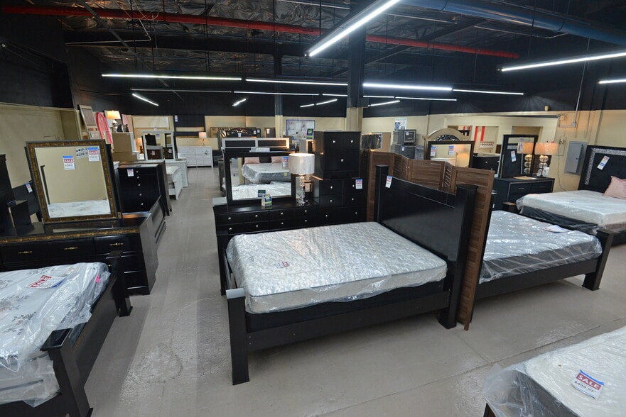 More Photos Of 7741 Dix St, Detroit Showroom For Sale