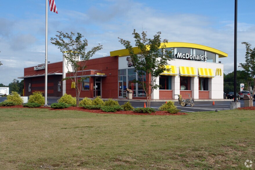 More Photos Of 5102 N.C. Highway 87 S, Fayetteville Unknown For Lease