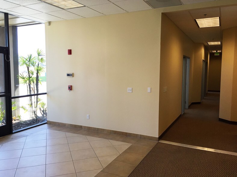 More Photos Of 10065 Via De La Amistad, San Diego Distribution For Lease