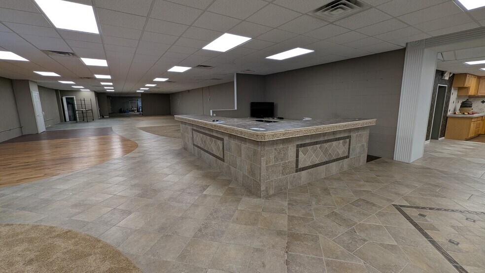 More Photos Of 211 N Dixie Way, South Bend Freestanding For Sale