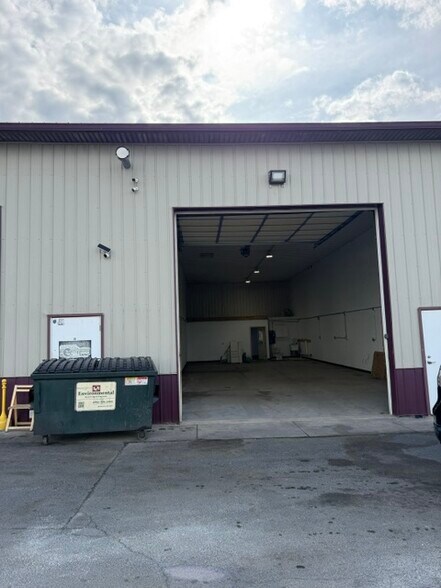 More Photos Of 2135 Maxim Dr, Rockdale Warehouse For Lease