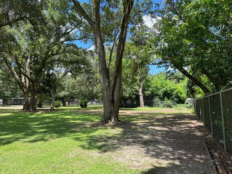 More Photos Of 2400 W Herman St, Pensacola Warehouse For Sale