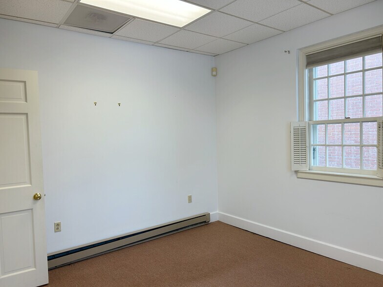 More Photos Of 24 Maple St, Glens Falls Office Residential For Lease