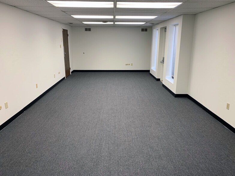 More Photos Of 630 Lowther Rd, Lewisberry Office For Lease