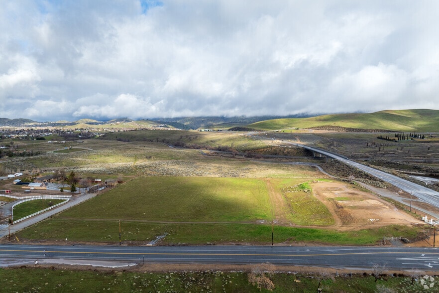 More Photos Of 21501 Tucker Rd, Tehachapi Land For Sale