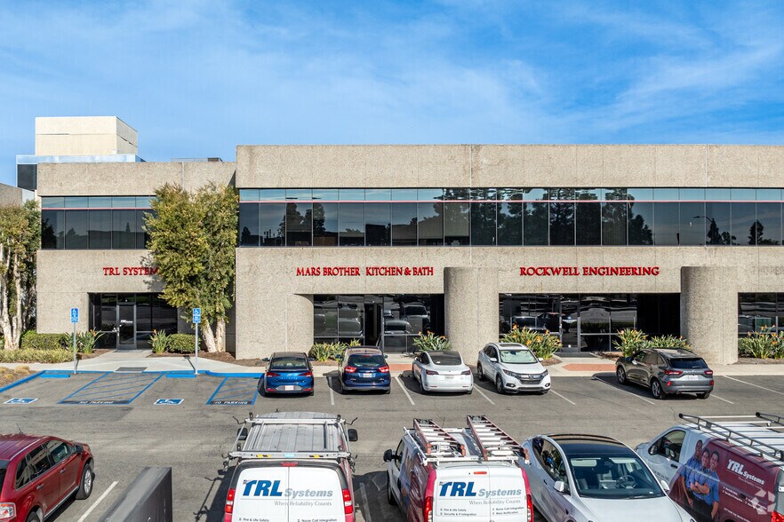 More Photos Of 1451 Edinger Ave, Tustin Showroom For Lease