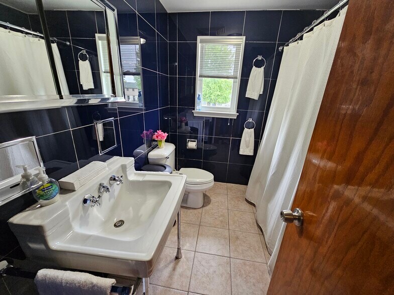More Photos Of 1034 3rd St, Whitehall Office For Sale