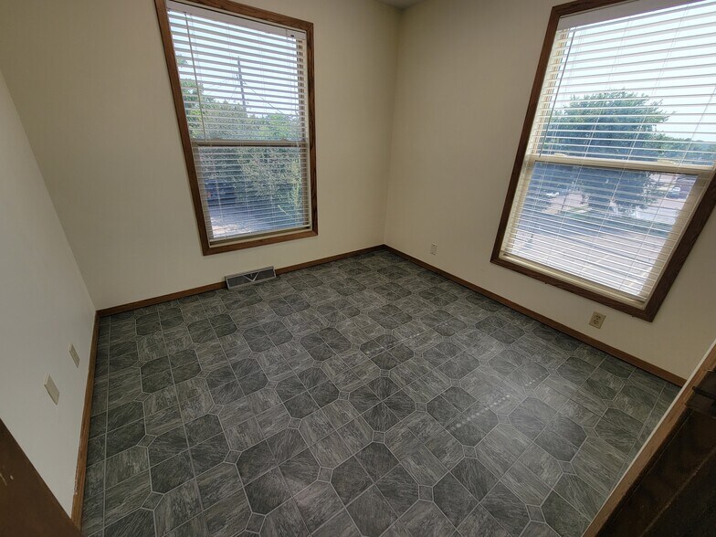 More Photos Of 405 W 34th St, Sioux Falls Office For Lease