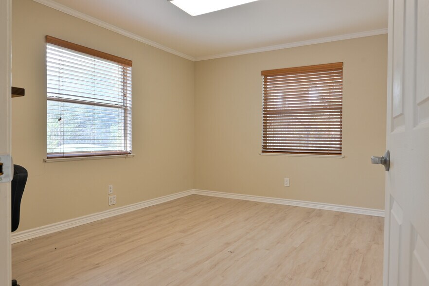 More Photos Of 304 E Broad St, Mansfield Office For Lease