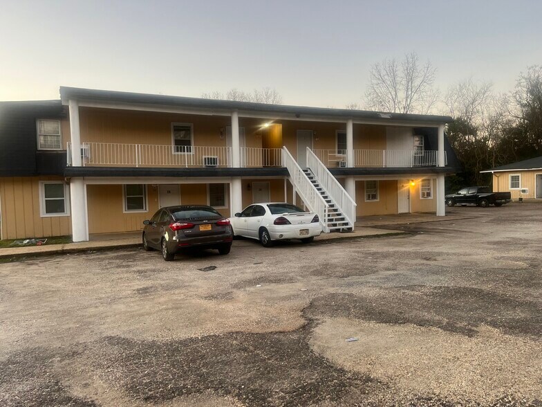 Primary Photo Of 2553 Lower Wetumpka Rd, Montgomery Apartments For Sale