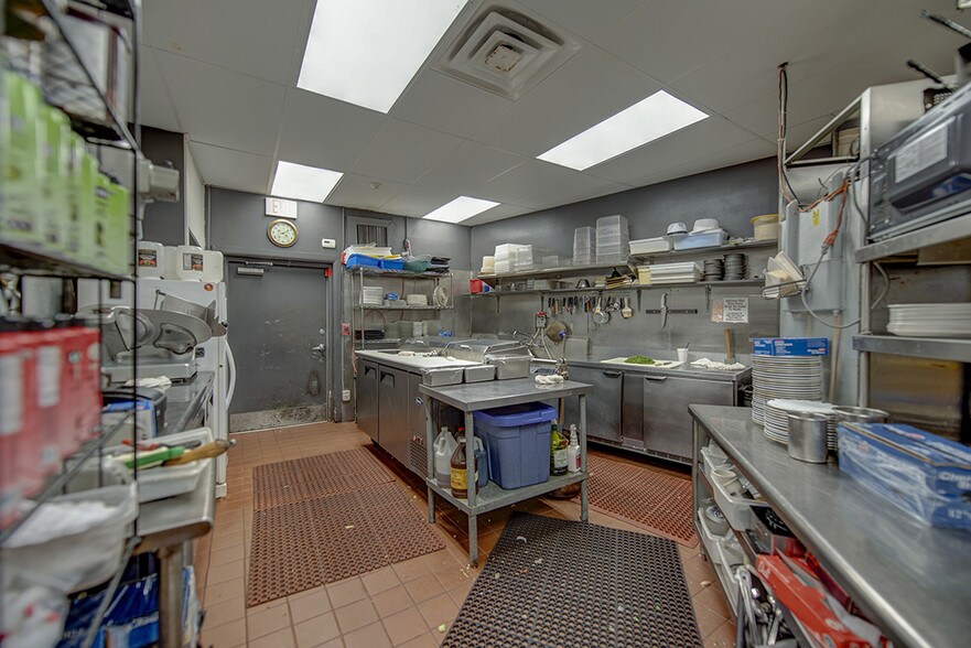 More Photos Of 514 NW Dixie Hwy, Stuart Restaurant For Sale