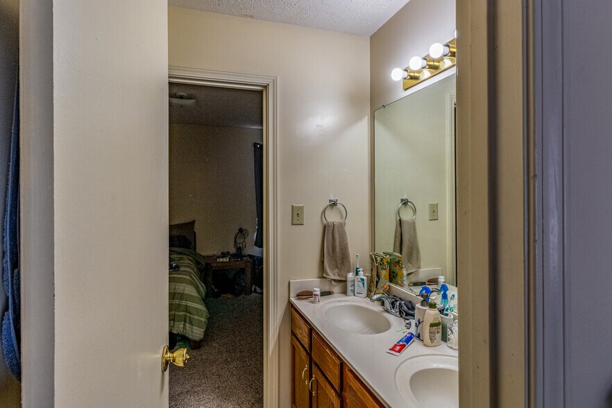 More Photos Of 291 Dunbar Cave Rd, Clarksville Multifamily For Sale