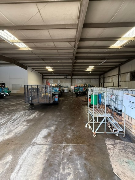 More Photos Of 1030 Nine N Dr, Alpharetta Distribution For Lease