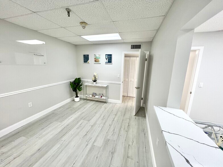 More Photos Of 2650 Bahia Vista St, Sarasota Medical For Sale