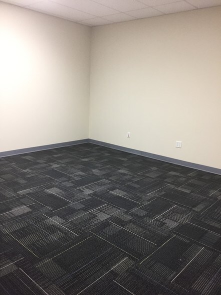 More Photos Of 3653 Regent Blvd, Jacksonville Flex For Lease