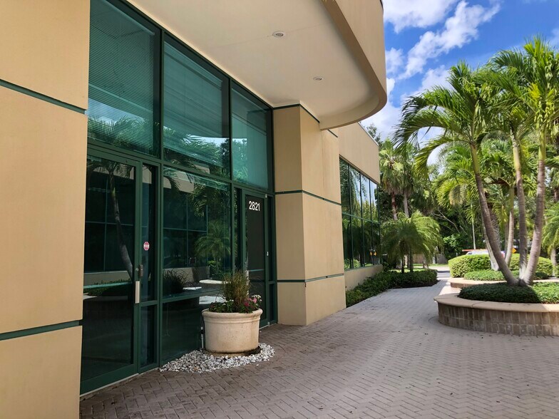 More Photos Of 2821-2837 Cattlemen Rd, Sarasota Office For Lease