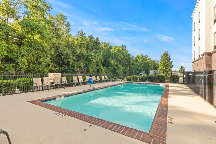 More Photos Of 1700 Commerce Blvd, Opelousas Hotel For Sale