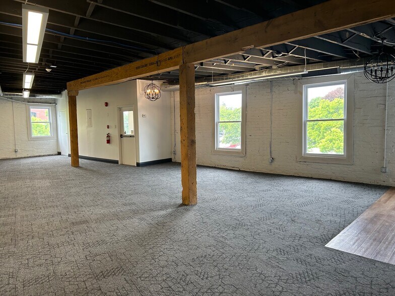 More Photos Of 649 Colborne St, London Office For Lease