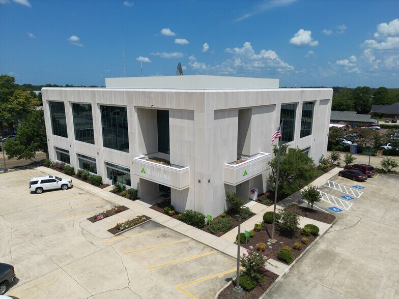 Primary Photo Of 100 E Peach St, El Dorado Office For Lease