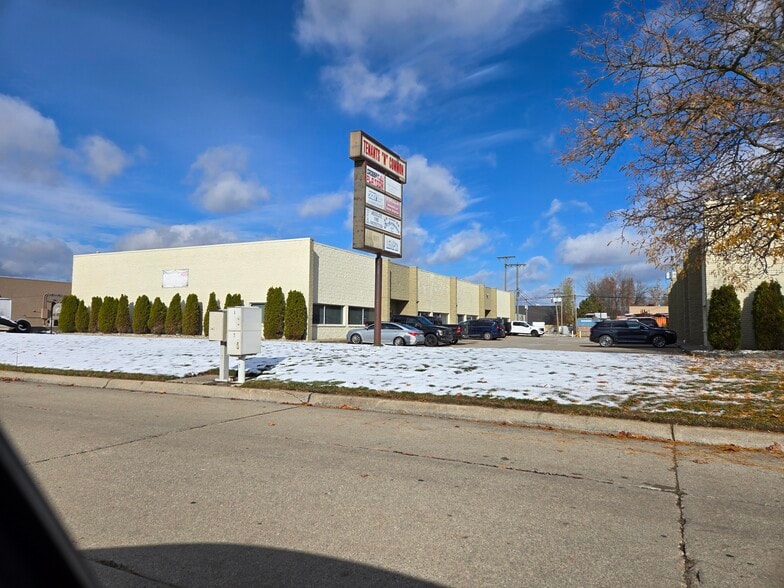 More Photos Of 22669-22687 Morelli Dr, Clinton Township Warehouse For Lease
