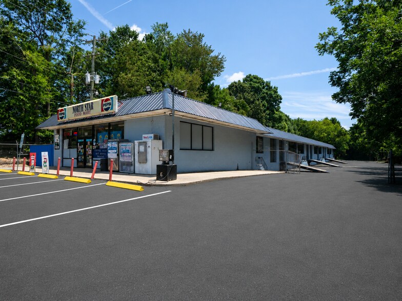 More Photos Of 5926-5940 N Tryon St, Charlotte Warehouse For Sale
