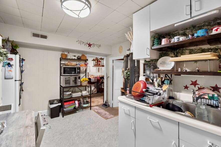 More Photos Of 8298 Main St, Ellicott City Office For Sale