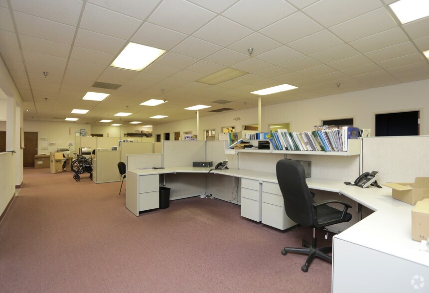 More Photos Of 225 Curie Dr, Alpharetta Light Distribution For Lease